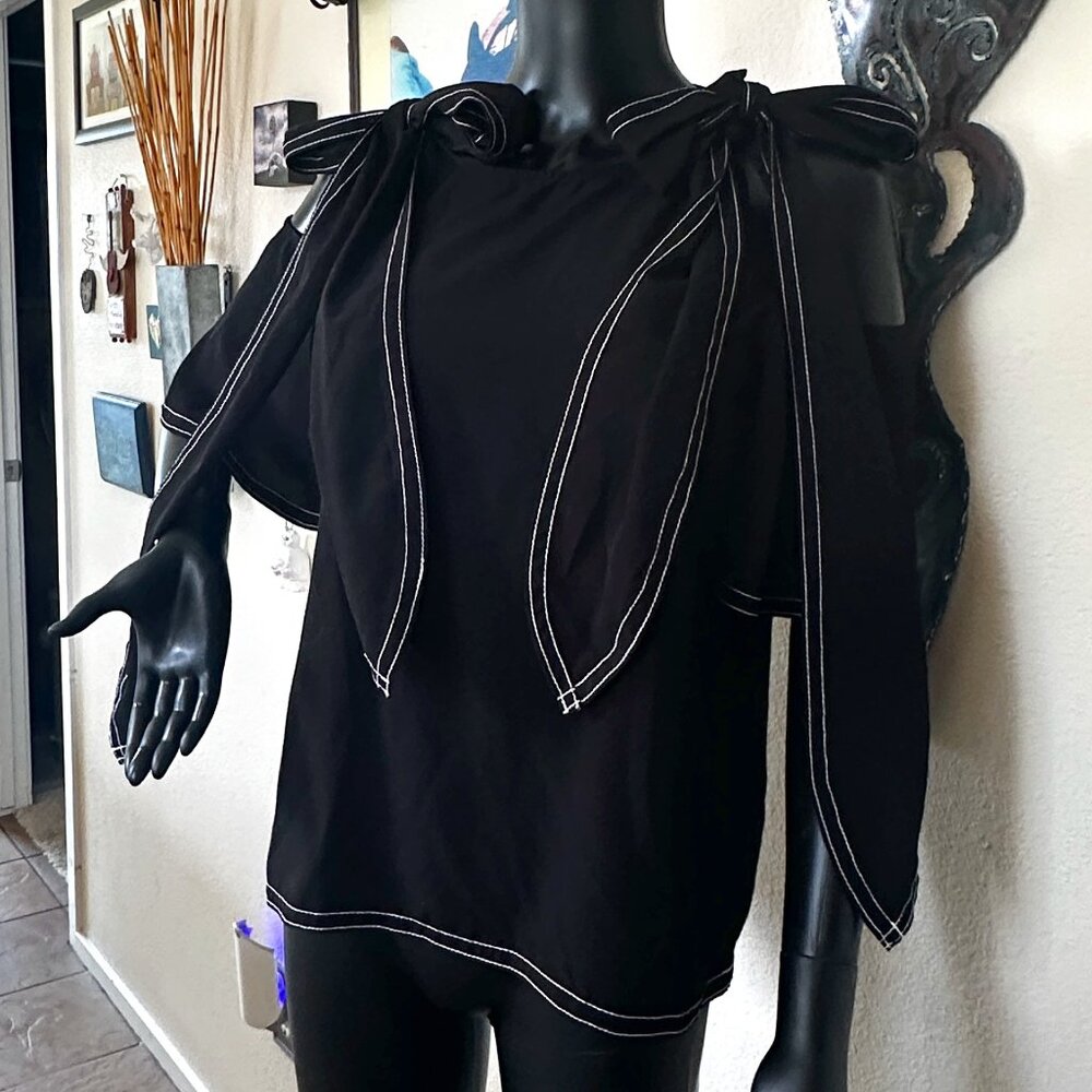 Halogen Tie-Shoulder, Cold-Shoulder Black Contrast-Stitch Draped Top